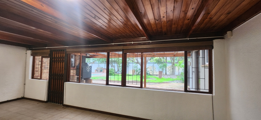 To Let 3 Bedroom Property for Rent in Meadowridge Western Cape